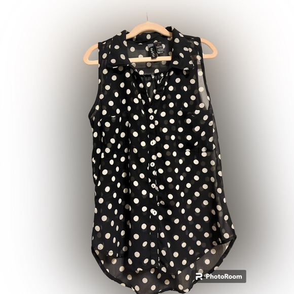 NWOT XS black blouse with white polka dots button down with breast pockets - Picture 5 of 5